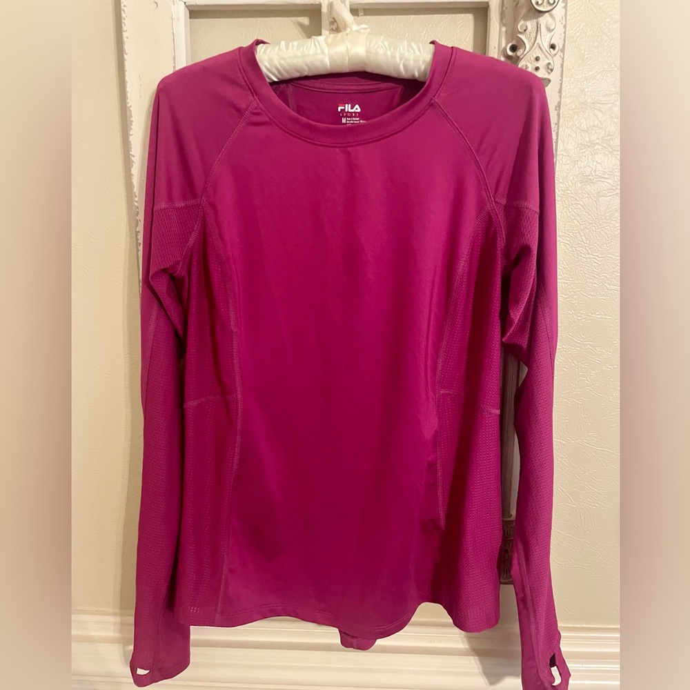 FILA Sport fitted  Long Sleeve top / vented sides/ thumb hole/ sz M